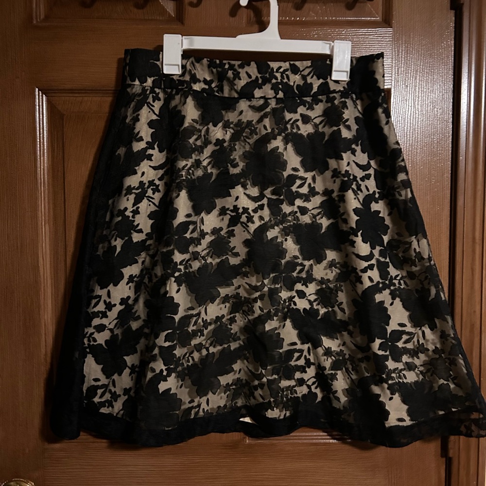 Floral Lace Skirt in Black and Tan